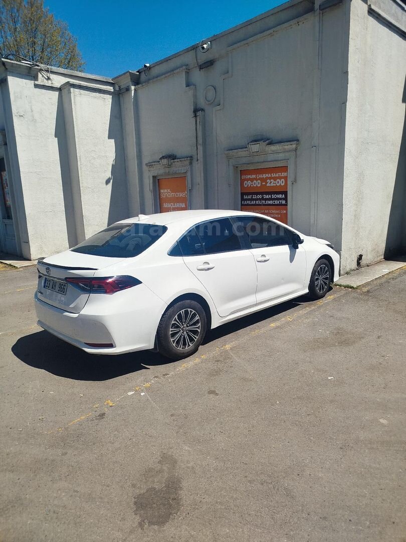 Sahibinden Toyota Corolla 1.5 Vision 2021 Model İstanbul 51000 km Beyaz 4