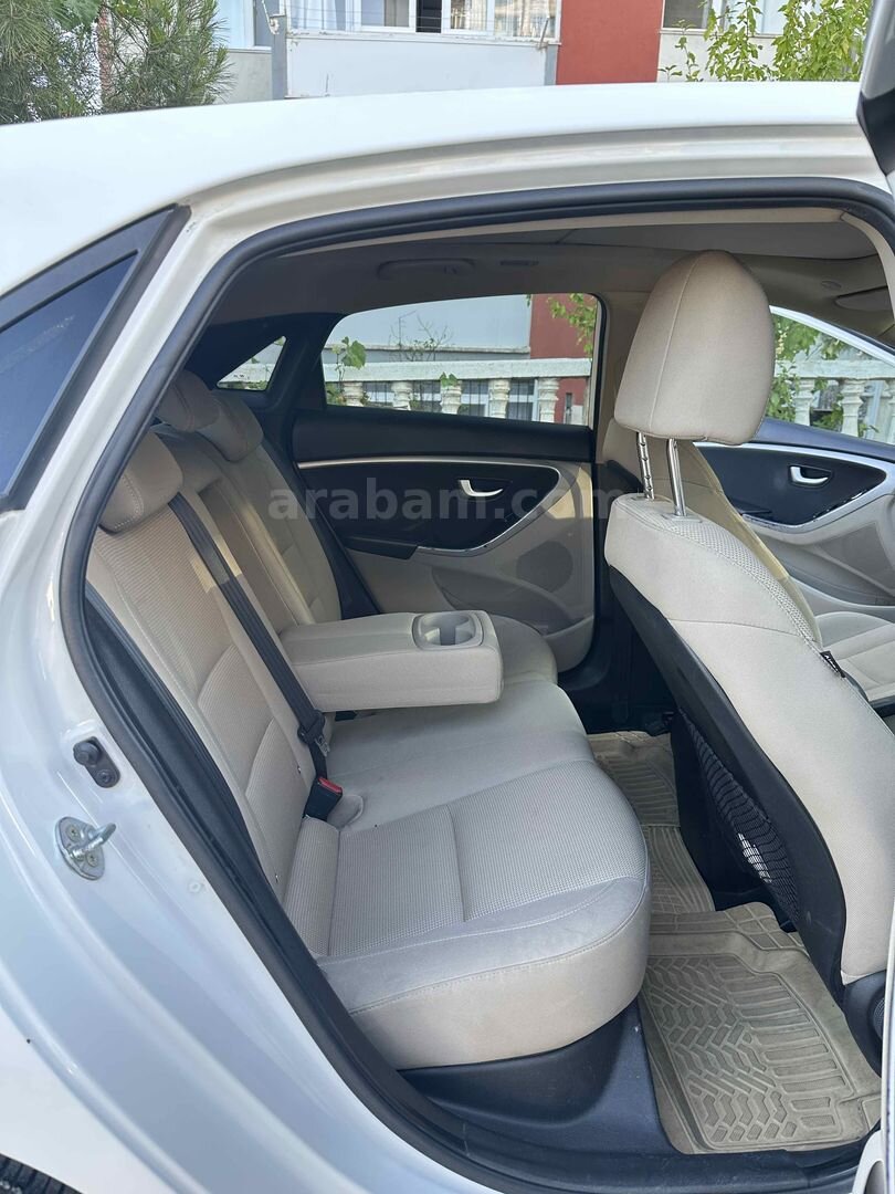 Sahibinden Hyundai i30 1.6 CRDi Style Design Pack 2015 Model 210.000 km Beyaz 6