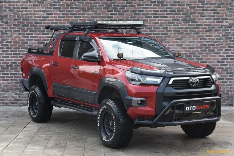 OTOCARS - 2020 HİLUX INVINCIBLE 4X4 JBL FULL AKSESUAR 1 P.BOYA