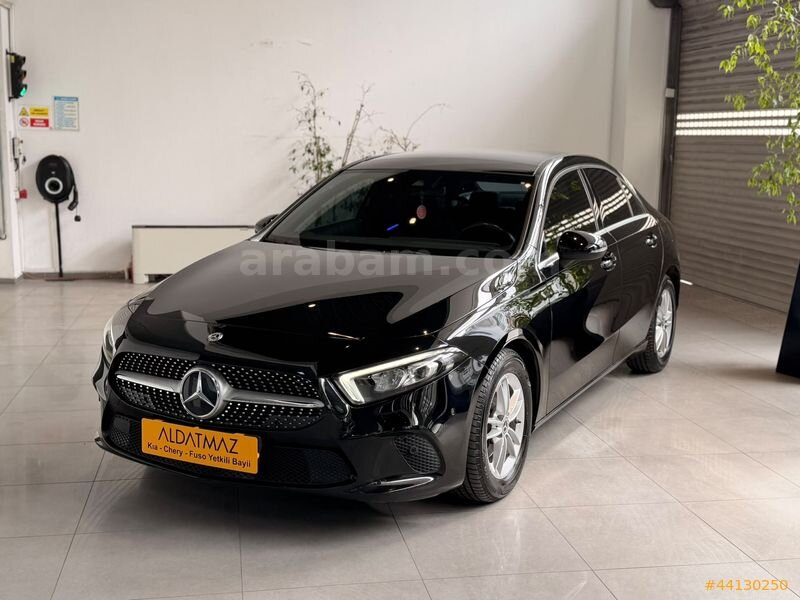 ALDATMAZ PLAZA'DAN 2020 MERCEDES BENZ A180 D STYLE CAM TAVAN