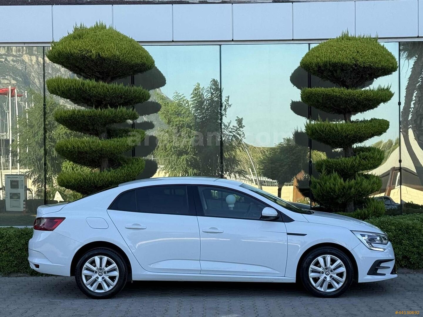 Galeriden Renault Megane 1.3 TCe Joy Comfort 2022 Model Manisa 106.000 km Beyaz 7