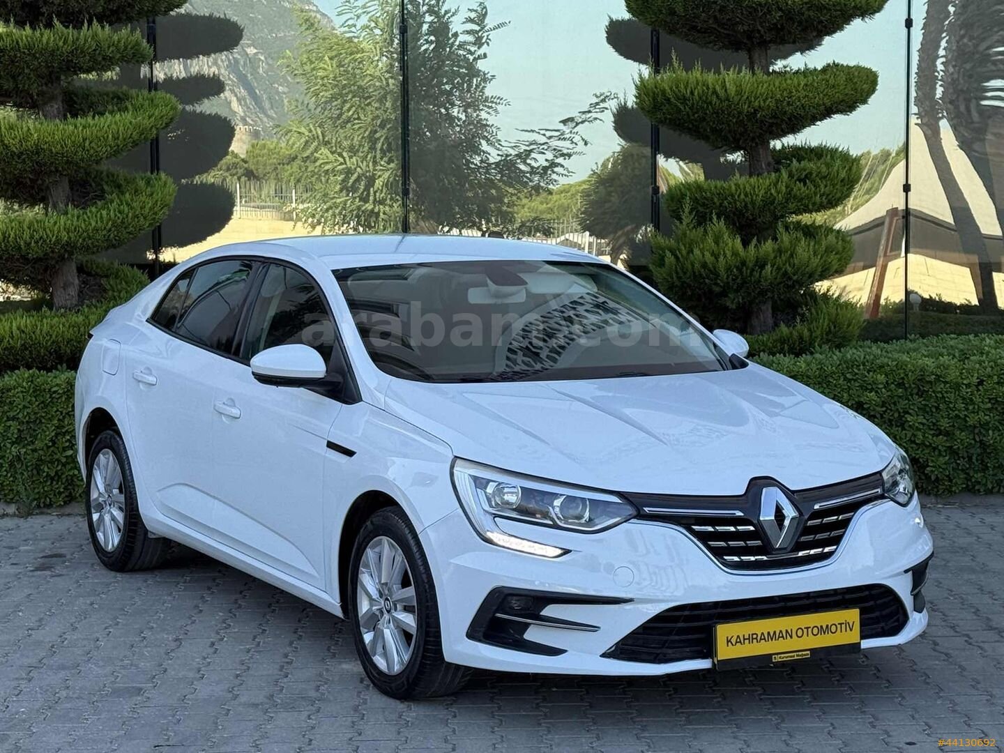 Galeriden Renault Megane 1.3 TCe Joy Comfort 2022 Model Manisa 106.000 km Beyaz 4