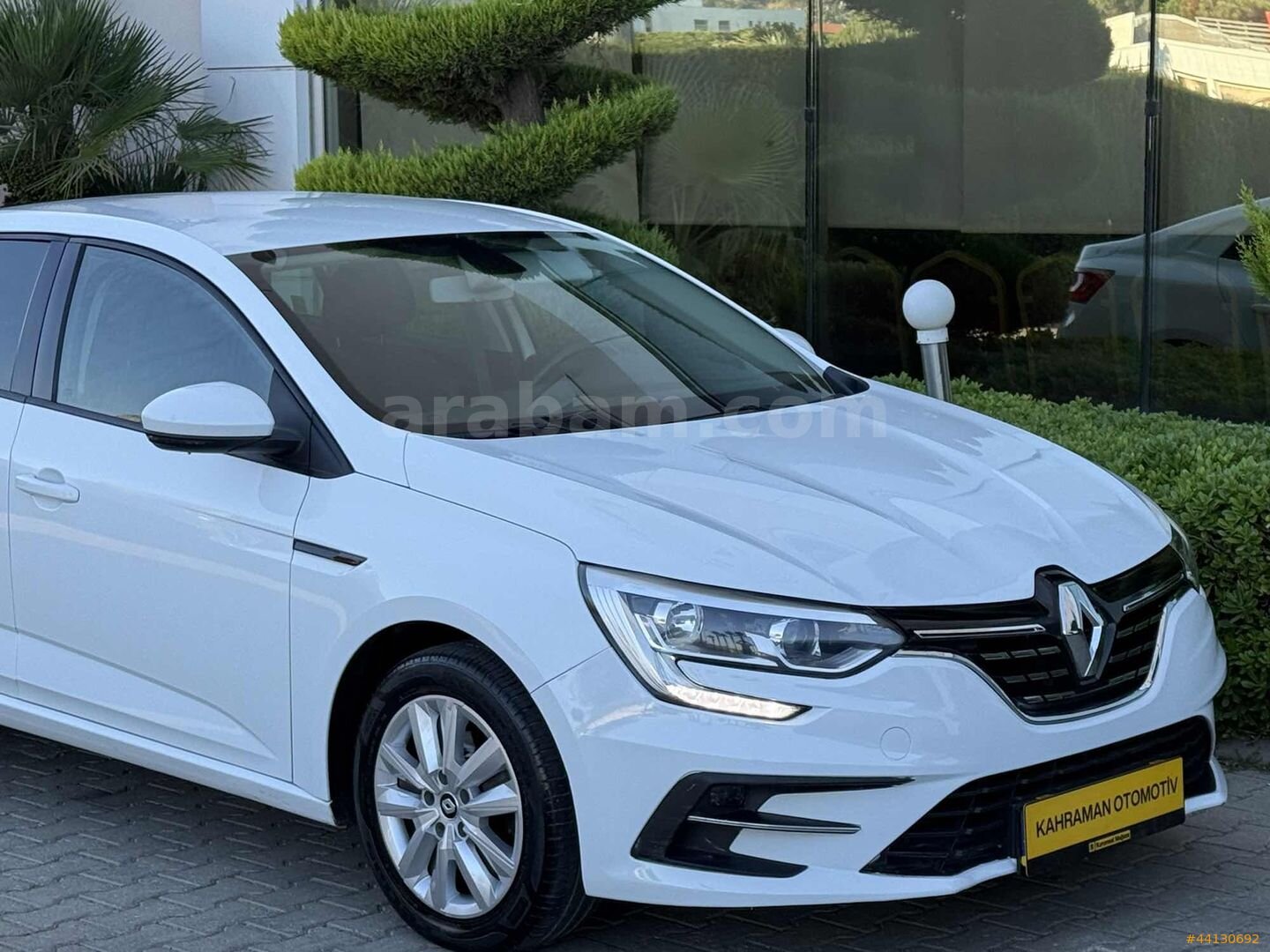Galeriden Renault Megane 1.3 TCe Joy Comfort 2022 Model Manisa 106.000 km Beyaz 6