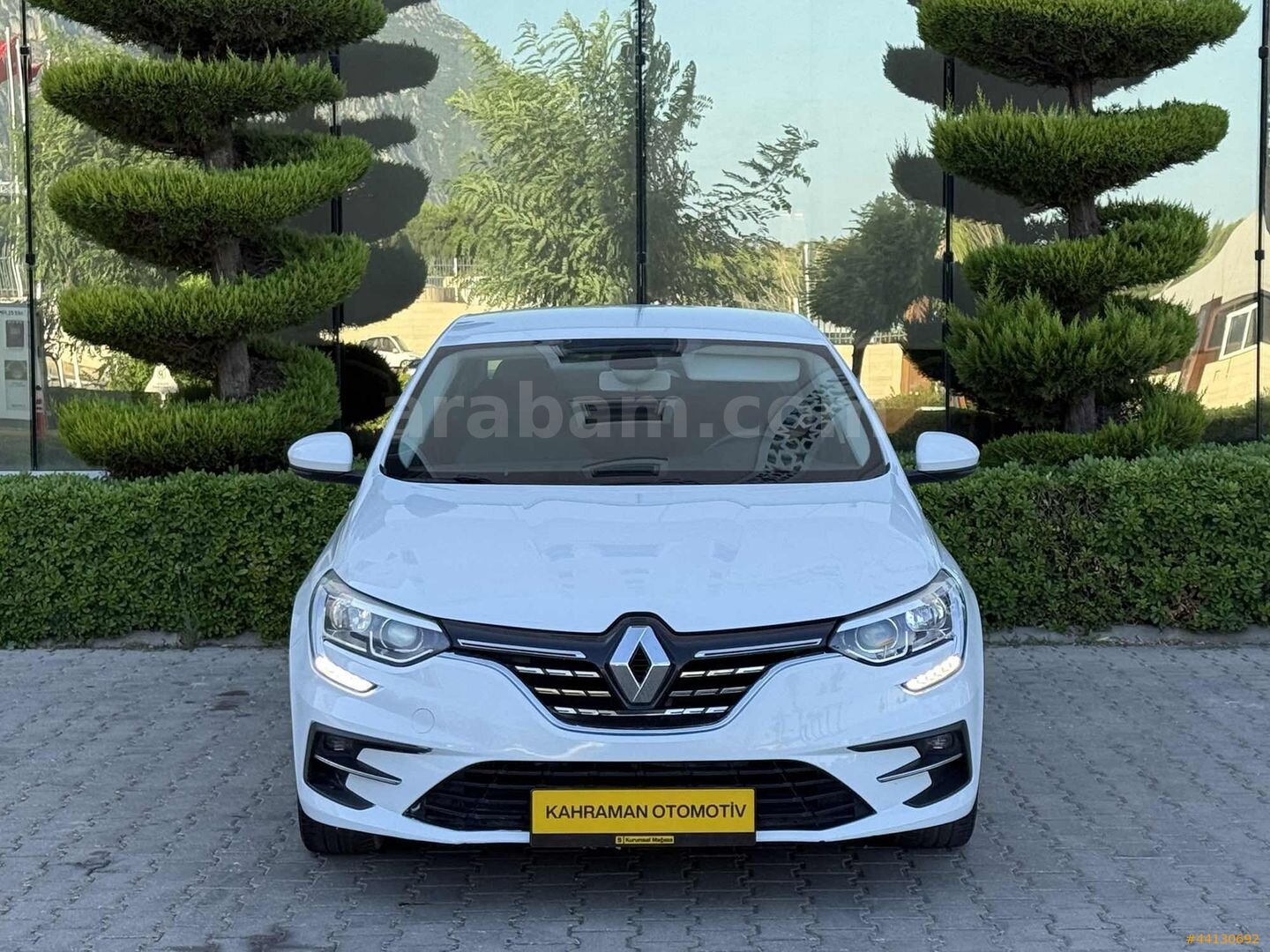 Galeriden Renault Megane 1.3 TCe Joy Comfort 2022 Model Manisa 106.000 km Beyaz 2