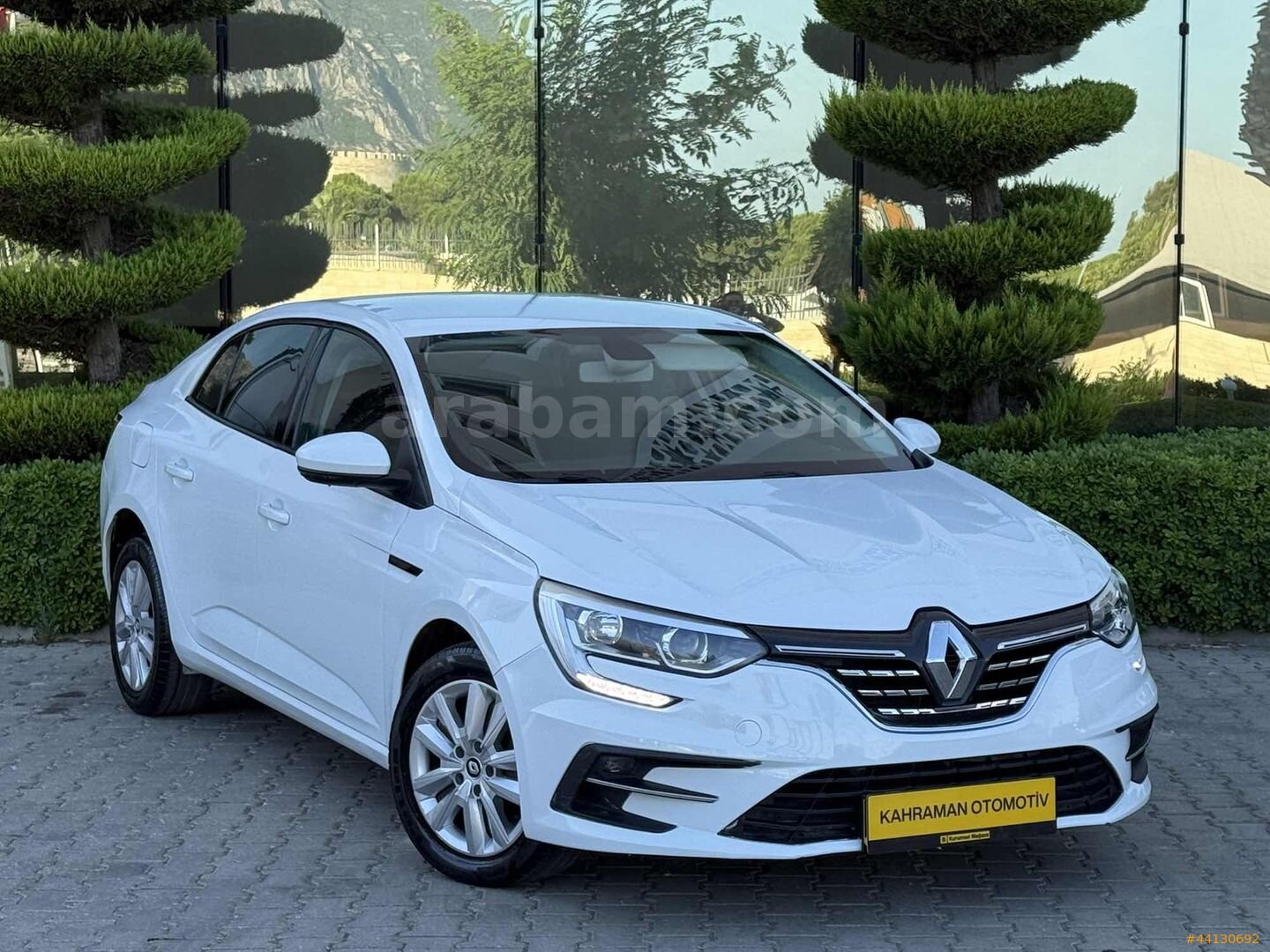 Galeriden Renault Megane 1.3 TCe Joy Comfort 2022 Model Manisa 106.000 km Beyaz 3