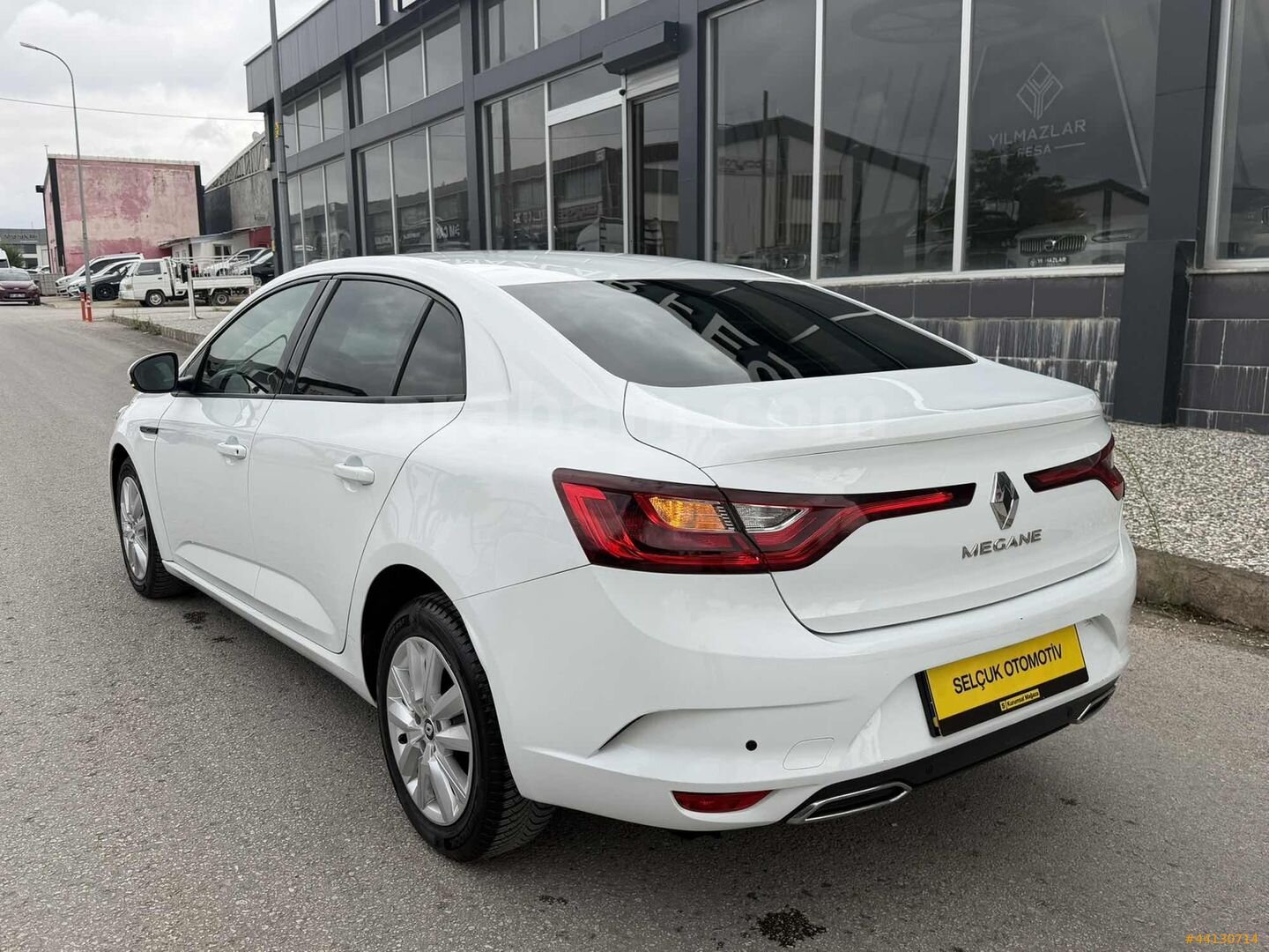 Galeriden Renault Megane 1.3 TCe Joy Comfort 2022 Model Eskişehir 40.000 km Beyaz 4