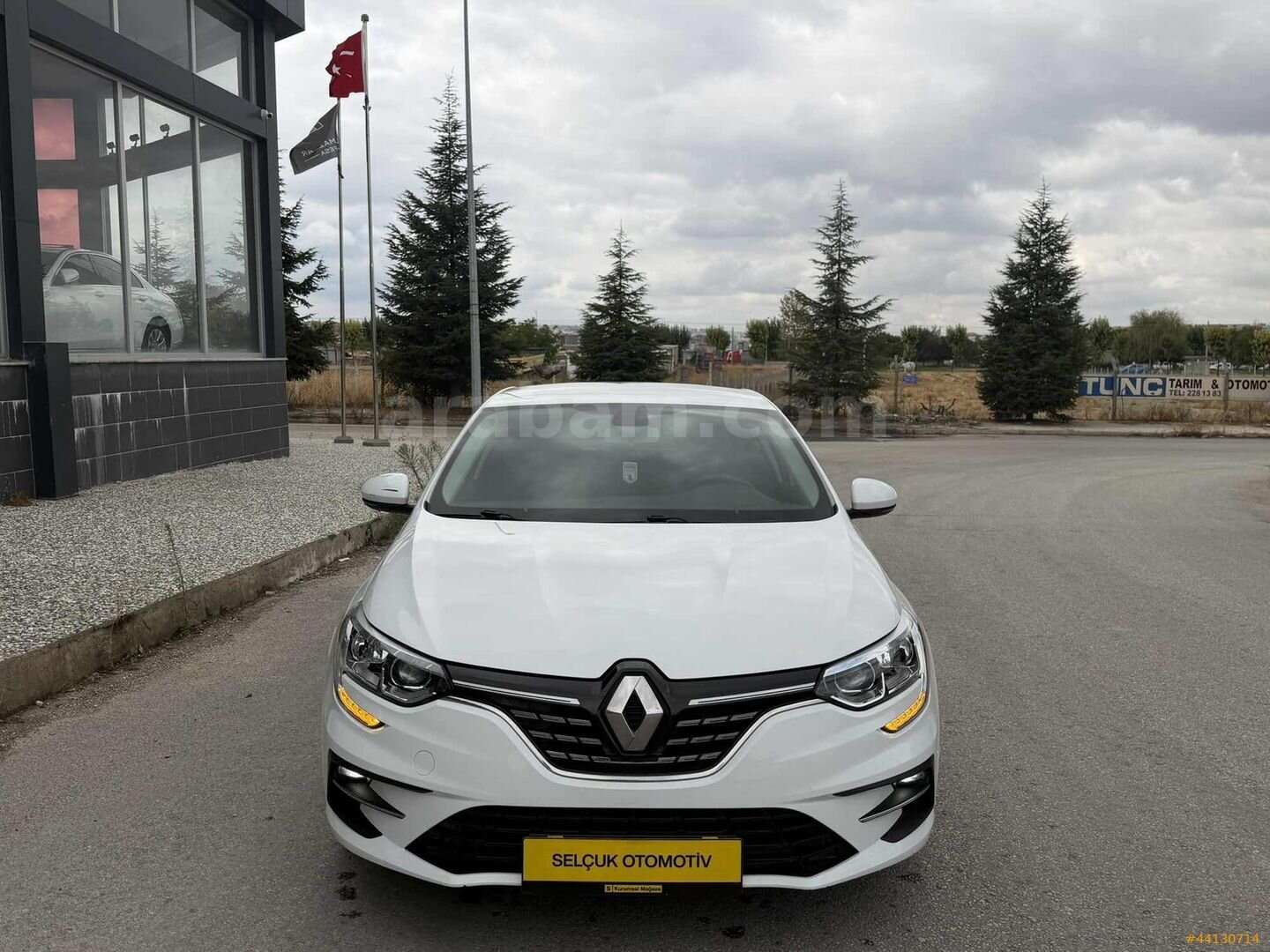 Galeriden Renault Megane 1.3 TCe Joy Comfort 2022 Model Eskişehir 40.000 km Beyaz 2