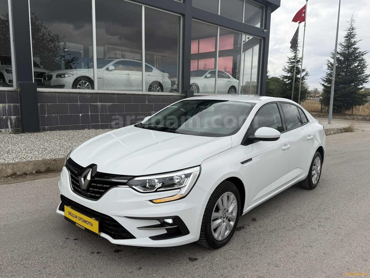 Galeriden Renault Megane 1.3 TCe Joy Comfort 2022 Model Eskişehir 40.000 km Beyaz 1