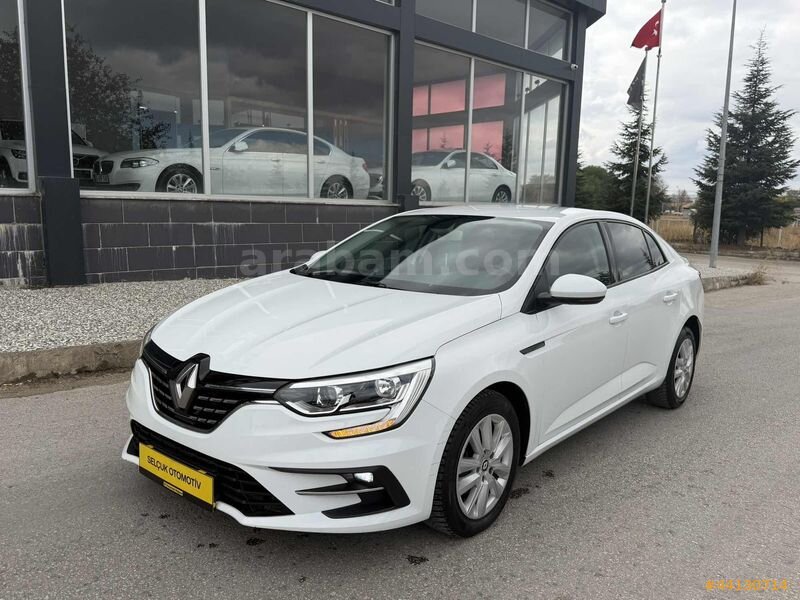 Galeriden Renault Megane 1.3 TCe Joy Comfort 2022 Model Eskişehir 40.000 km Beyaz