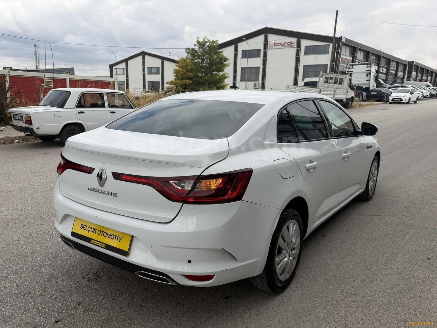 Galeriden Renault Megane 1.3 TCe Joy Comfort 2022 Model Eskişehir 40.000 km Beyaz 6