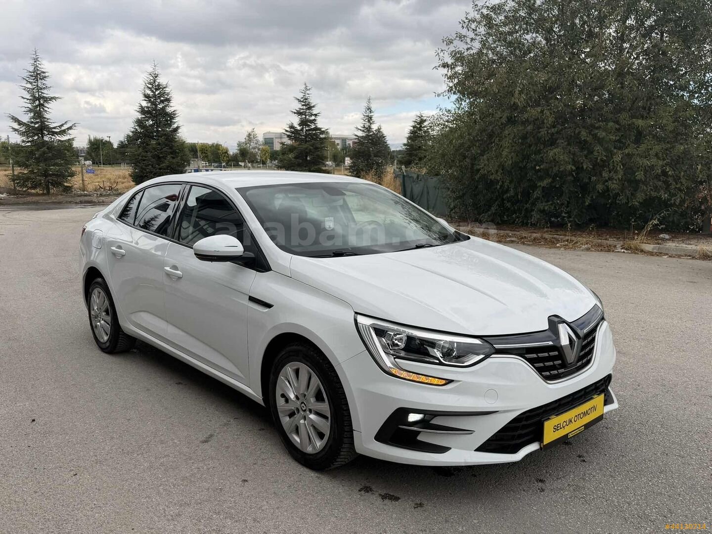 Galeriden Renault Megane 1.3 TCe Joy Comfort 2022 Model Eskişehir 40.000 km Beyaz 3