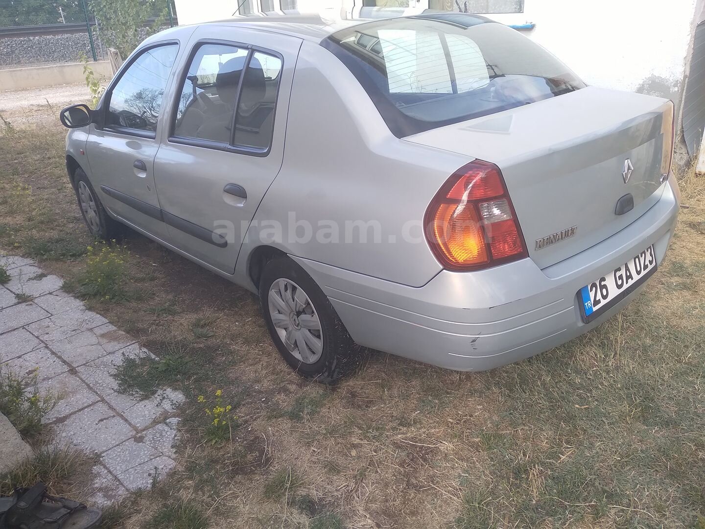 Sahibinden Renault Clio 1.4 RNA 2000 Model Eskişehir 162.000 km Gri (Gümüş) 3