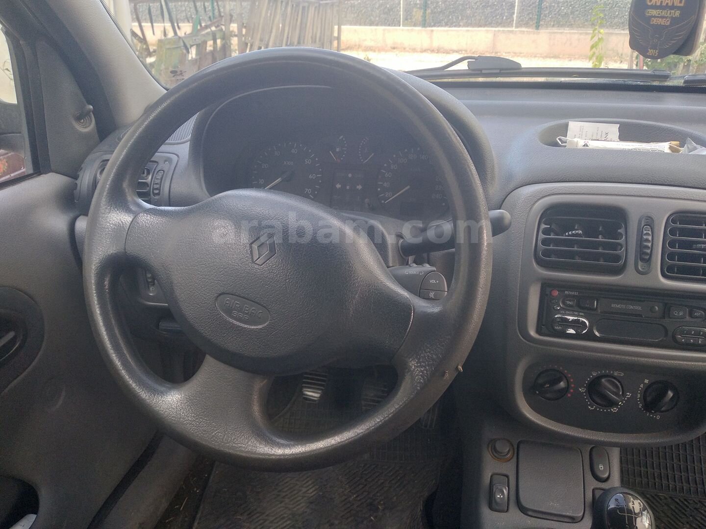 Sahibinden Renault Clio 1.4 RNA 2000 Model Eskişehir 162.000 km Gri (Gümüş) 4