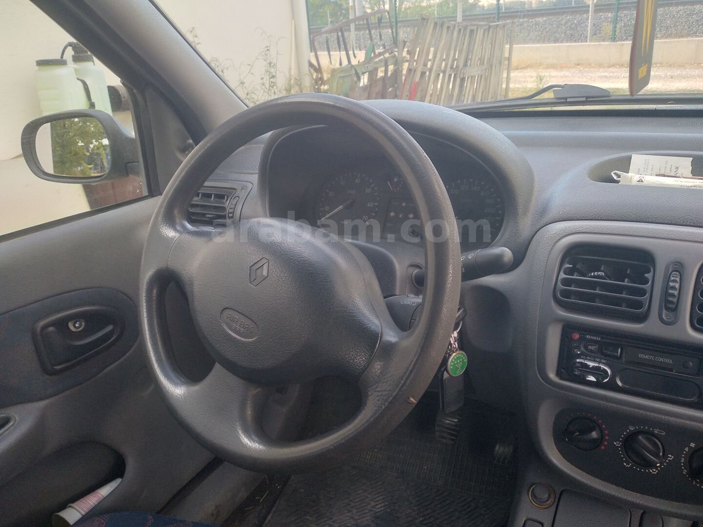 Sahibinden Renault Clio 1.4 RNA 2000 Model Eskişehir 162.000 km Gri (Gümüş) 2