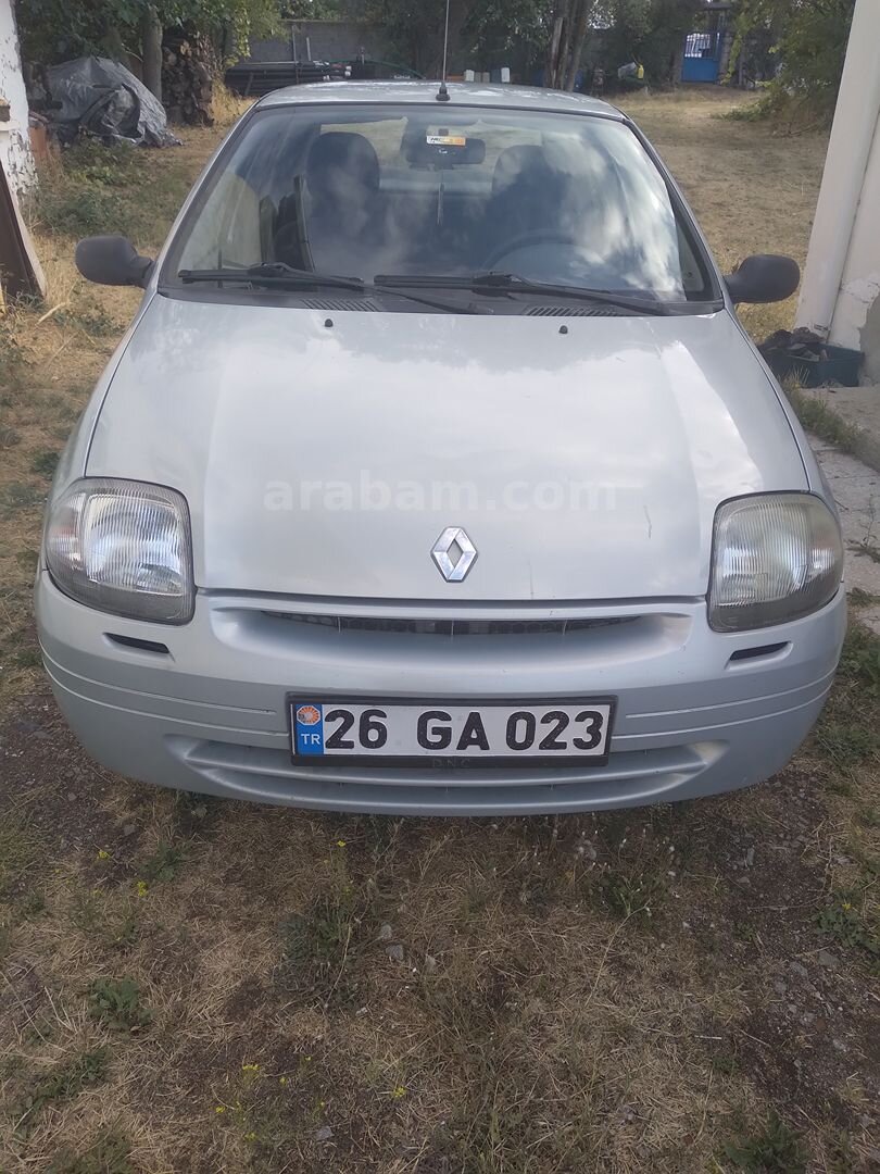 Sahibinden Renault Clio 1.4 RNA 2000 Model Eskişehir 162.000 km Gri (Gümüş) 1