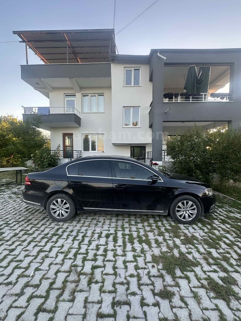 Sahibinden Volkswagen Passat 1.6 TDi BlueMotion Comfortline 2013 Model Malatya 301.000 km Siyah 4