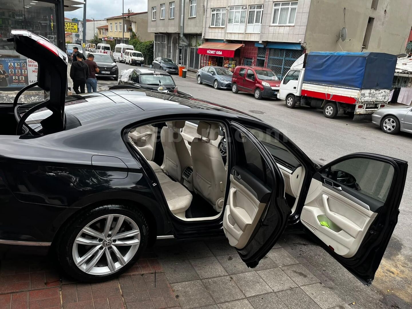 Sahibinden Volkswagen Passat 1.6 TDi BlueMotion Comfortline 2015 Model İstanbul 180.400 km Siyah 4