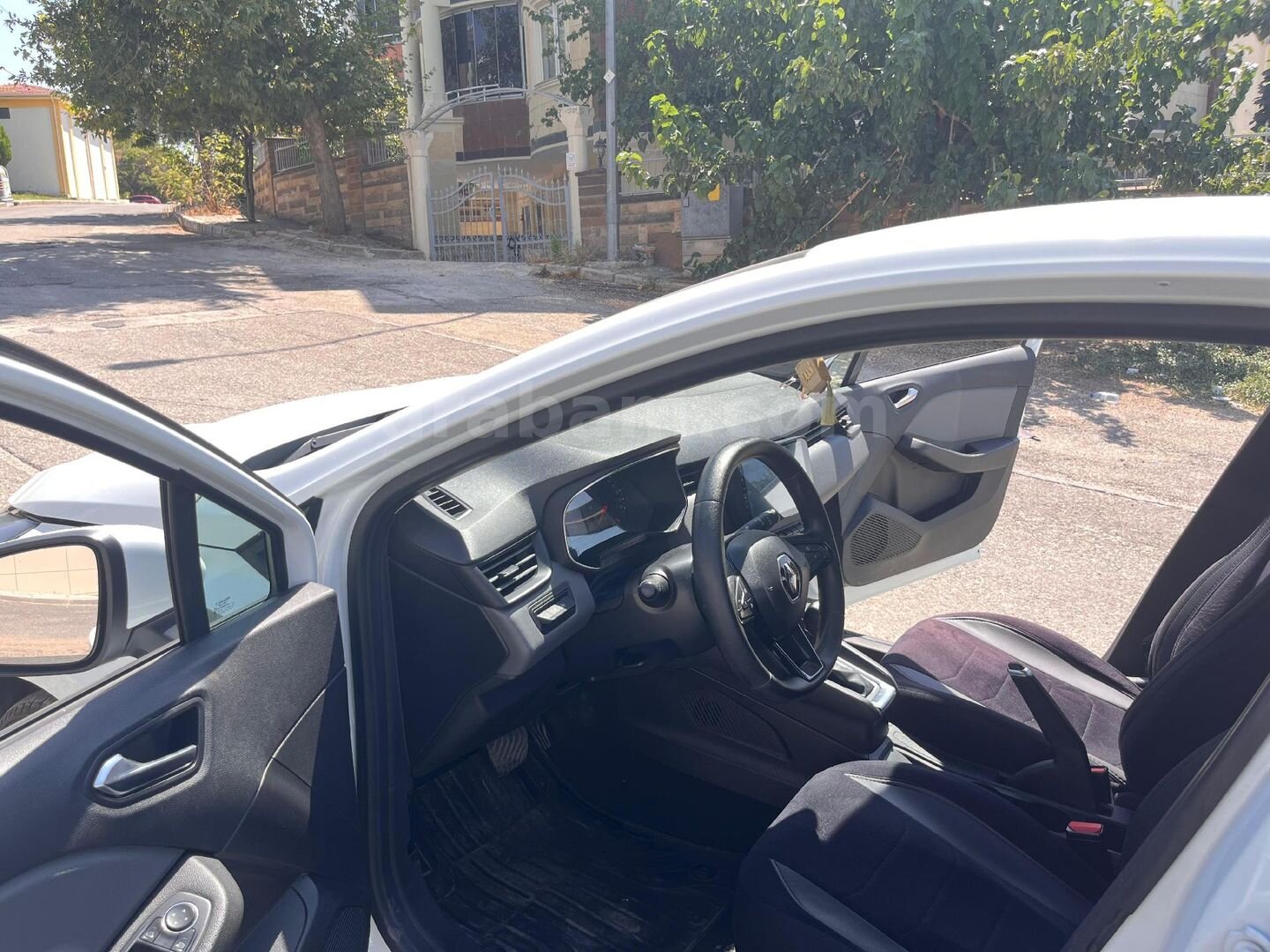 Sahibinden Renault Clio 1.0 TCe Joy 2021 Model Gaziantep 185.000 km Beyaz 3