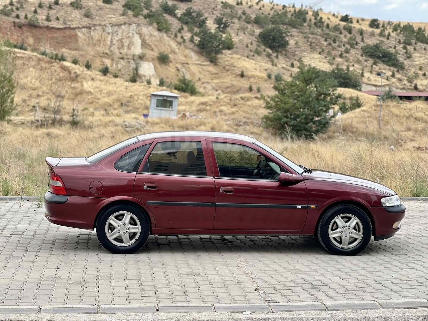 Sahibinden Opel Vectra 2.0 CD 1996 Model Kırıkkale 287.000 km Bordo 3