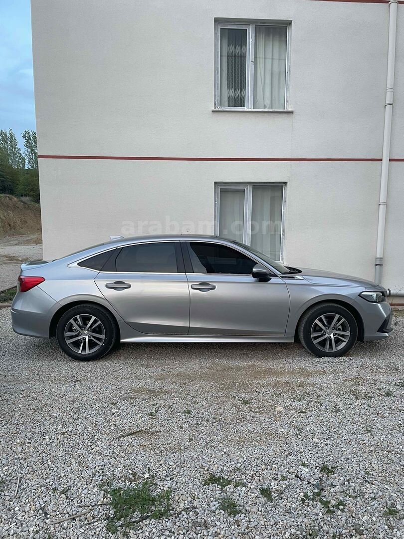 Sahibinden Honda Civic 1.5 i-VTEC Elegance 2023 Model İstanbul 73.000 km Gri (Gümüş) 1