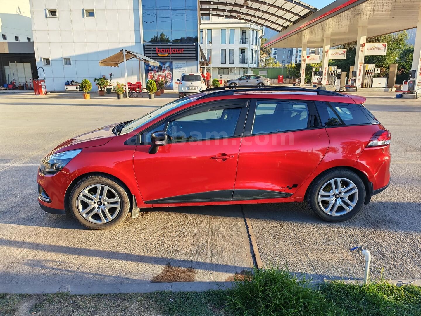 Sahibinden Renault Clio 1.5 dCi SportTourer Joy 2017 Model Bursa 150.000 km Kırmızı 4