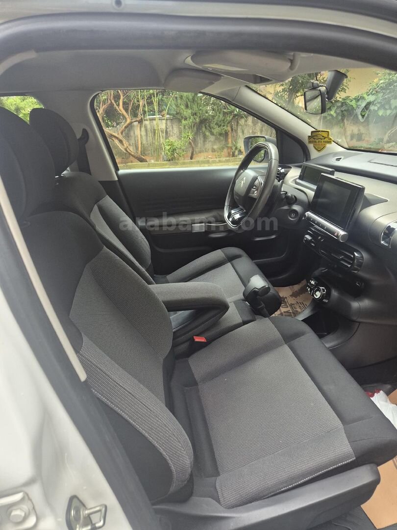 Sahibinden Citroen C4 Cactus 1.6 e-HDi Feel 2015 Model 97.400 km Beyaz 4