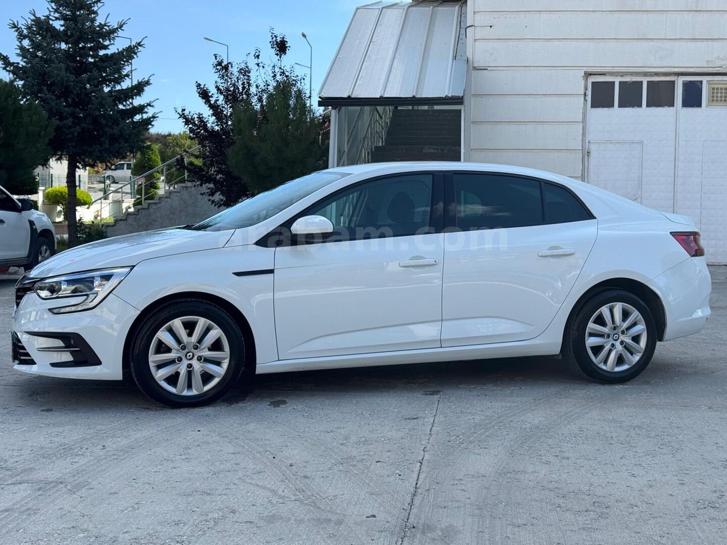 Sahibinden Renault Megane 1.3 TCe Joy Comfort 2022 Model Yozgat 54.000 km Beyaz 3