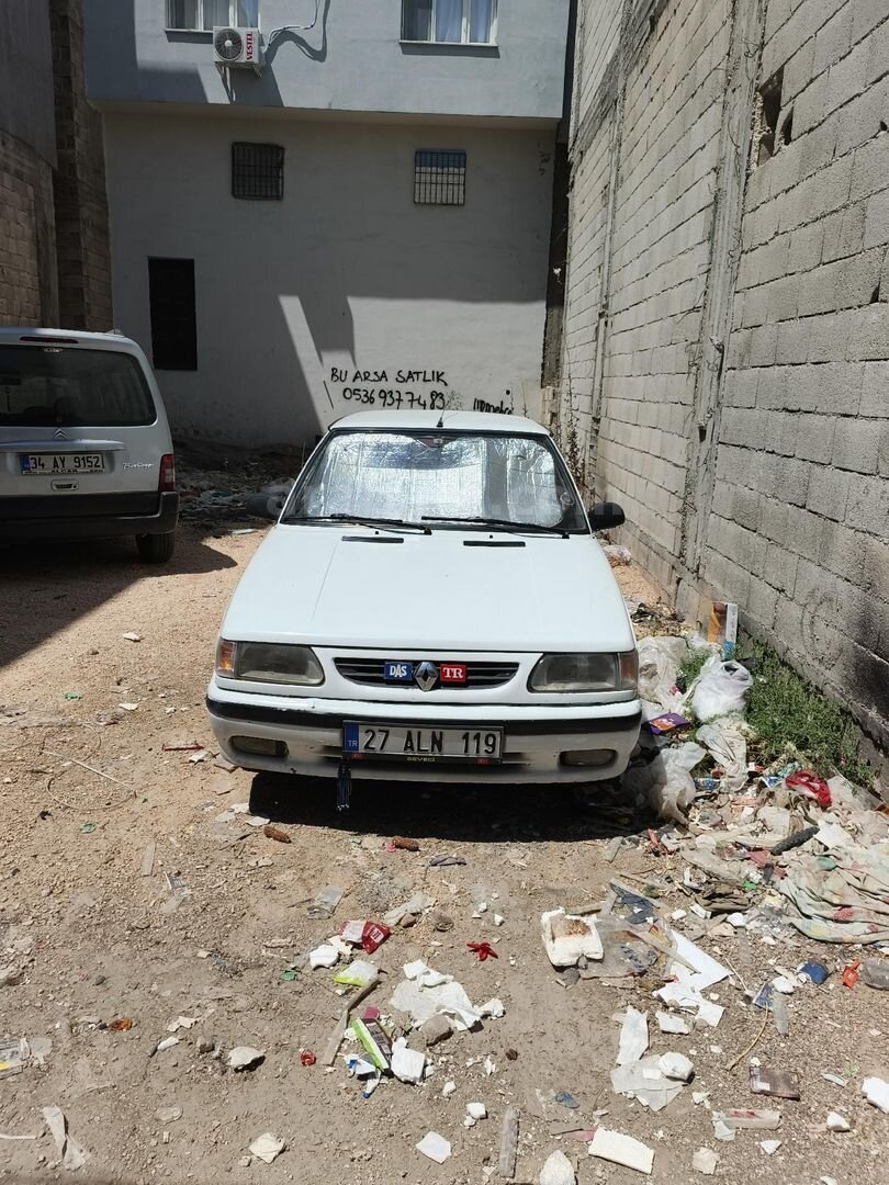Sahibinden Renault R 9 1.4 Broadway RN 1997 Model Gaziantep 275.000 km Beyaz 3