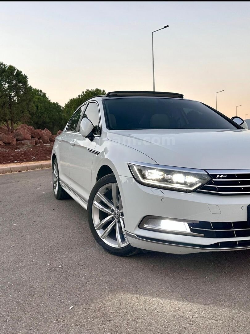 Sahibinden Volkswagen Passat 1.6 TDi BlueMotion Comfortline 2015 Model Şanlıurfa 216.000 km Beyaz 4
