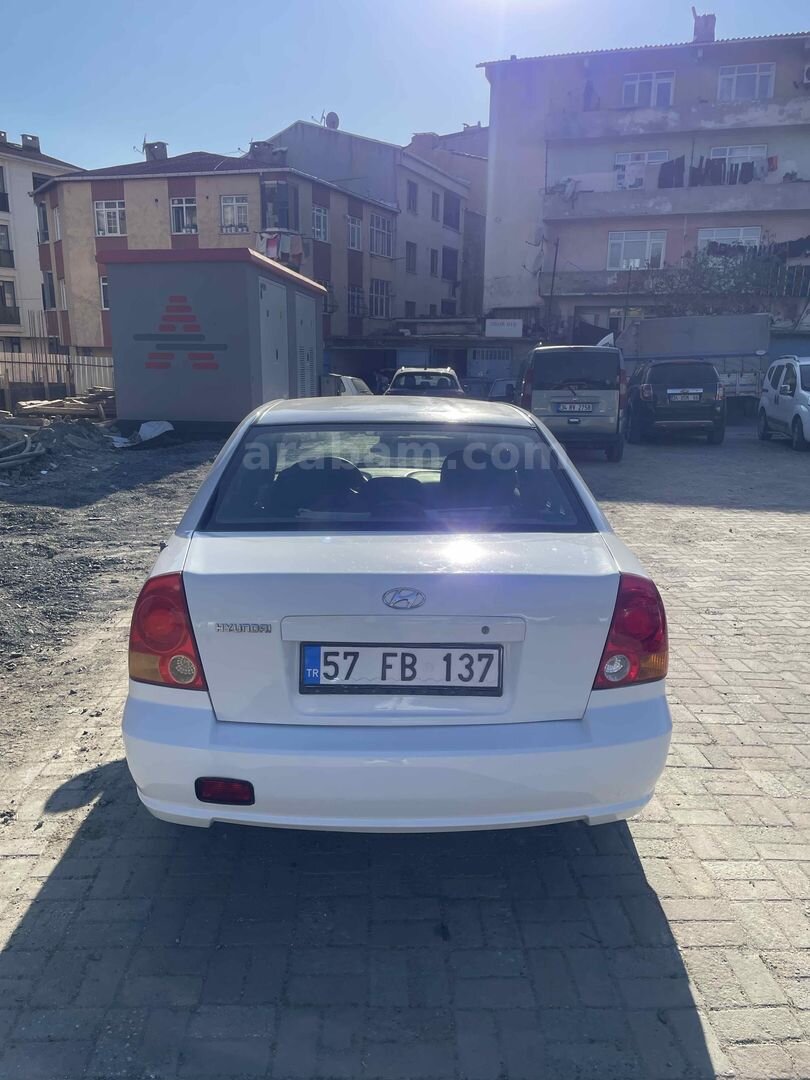 Sahibinden Hyundai Accent 1.6 Admire 2005 Model İstanbul 240.000 km Beyaz 3