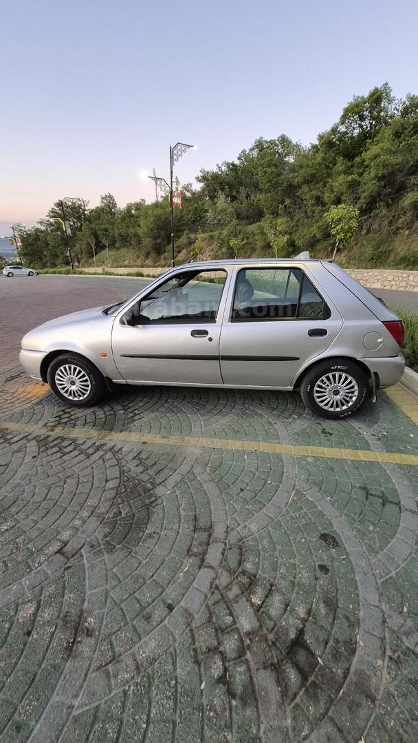 Sahibinden Ford Fiesta 1.25 Flair 1998 Model Ankara 280.000 km Gri (Gümüş) 4