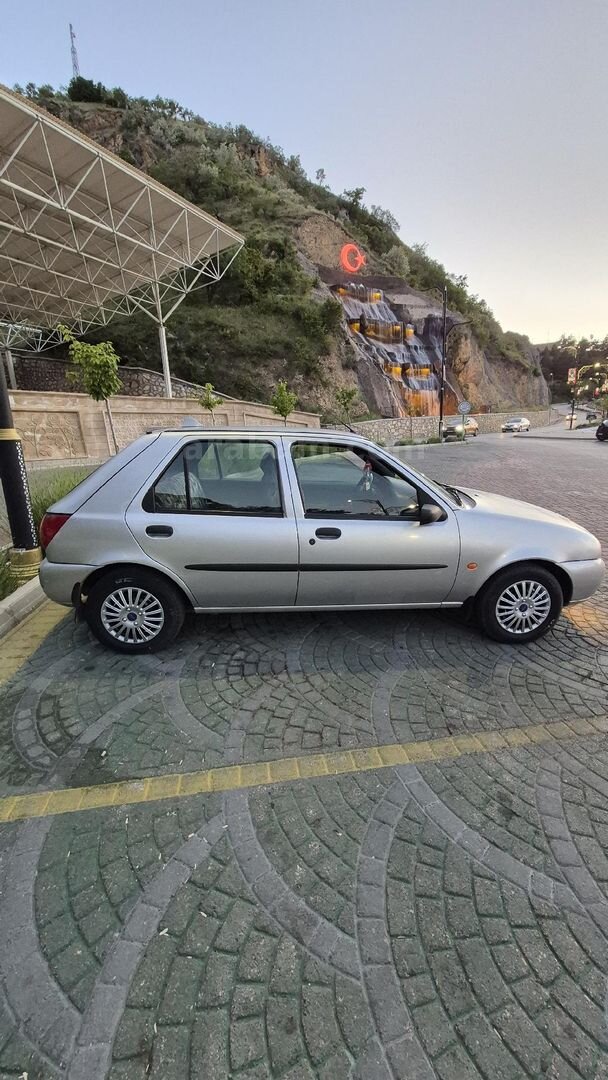 Sahibinden Ford Fiesta 1.25 Flair 1998 Model Ankara 280.000 km Gri (Gümüş) 5