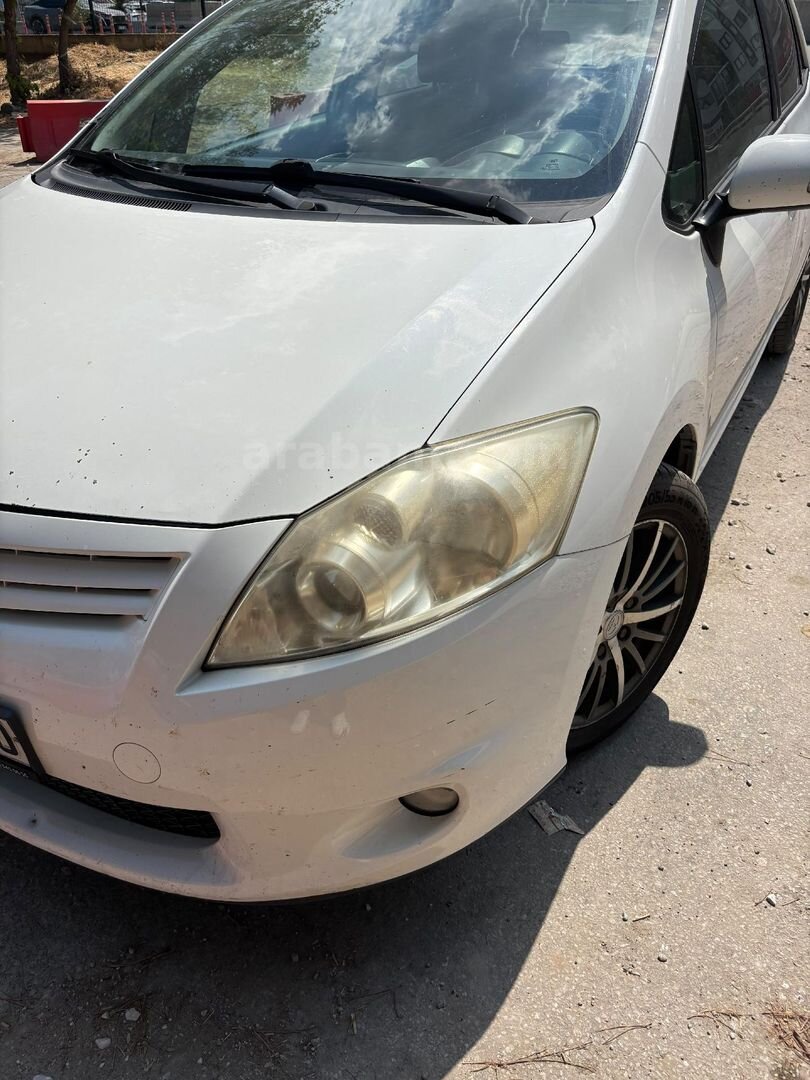 Sahibinden Toyota Auris 1.33 Comfort 2011 Model Afyonkarahisar 161.000 km Beyaz 5
