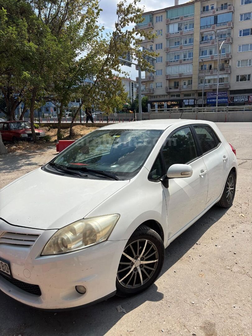 Sahibinden Toyota Auris 1.33 Comfort 2011 Model Afyonkarahisar 161.000 km Beyaz 4