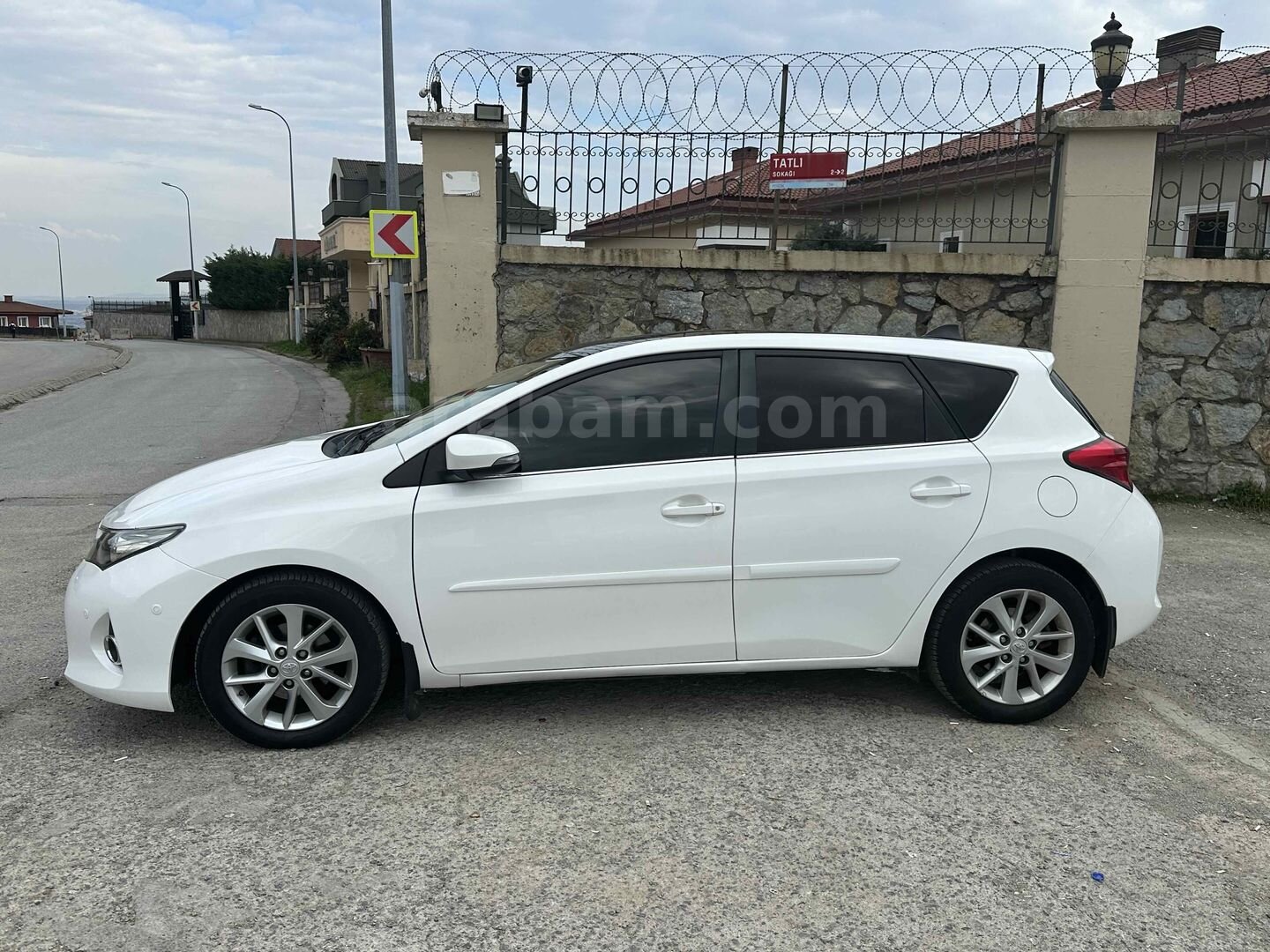 Sahibinden Toyota Auris 1.4 D-4D Premium 2014 Model İstanbul 210.000 km Beyaz 6