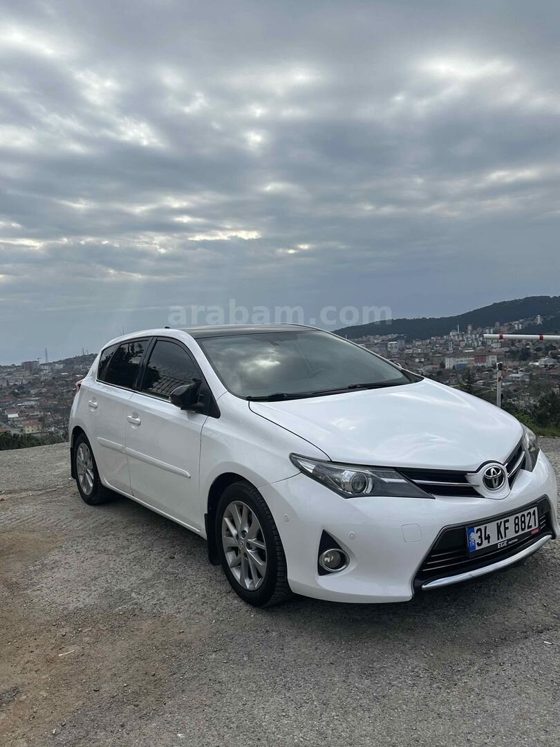 Sahibinden Toyota Auris 1.4 D-4D Premium 2014 Model İstanbul 210.000 km Beyaz 4