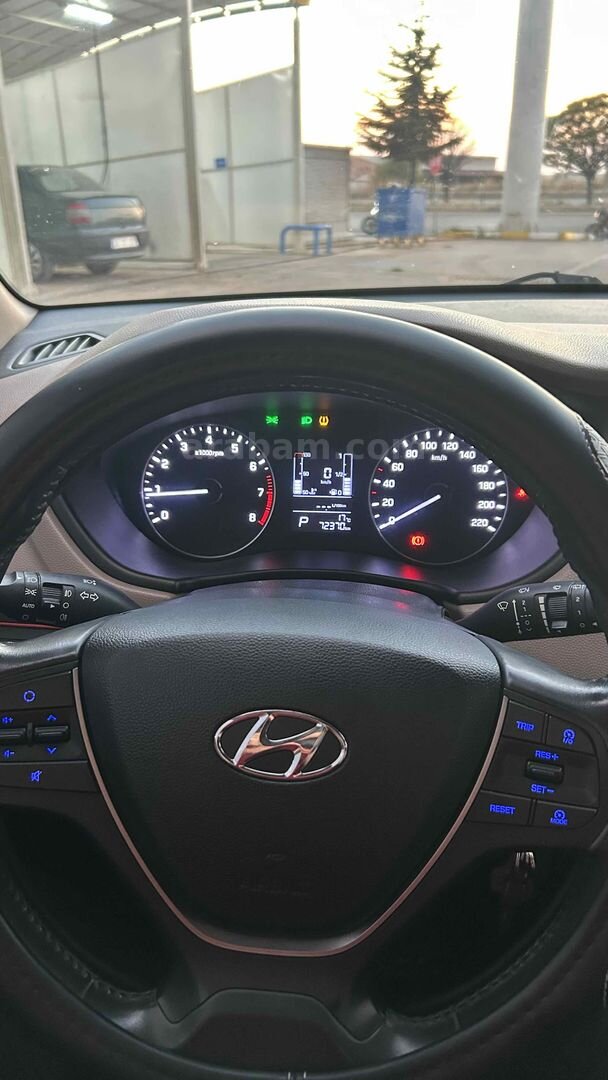Hyundai i20 1.4 MPI Elite Panorama 2017 Model 73.000 KM 6