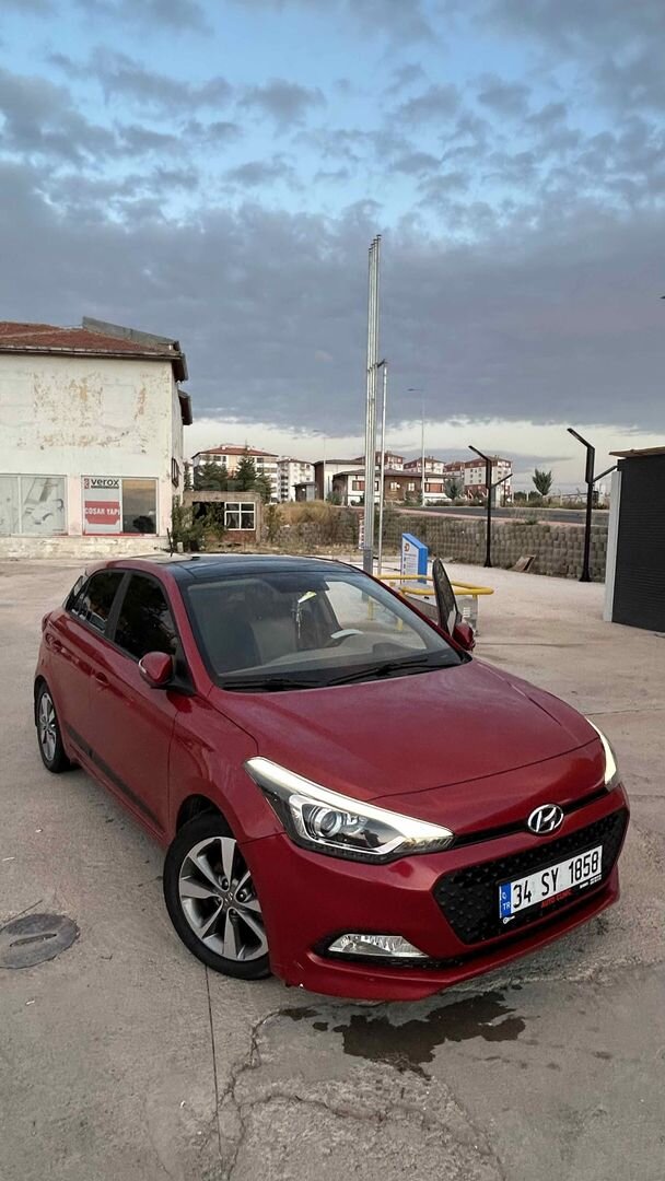 Hyundai i20 1.4 MPI Elite Panorama 2017 Model 73.000 KM 1