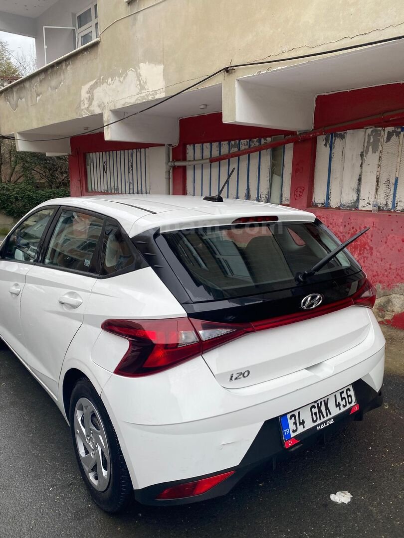 Sahibinden Hyundai i20 1.4 MPI Jump 2023 Model İstanbul 83.000 km Beyaz 4