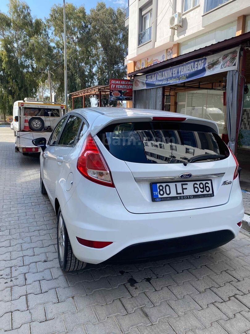 Sahibinden Ford Fiesta 1.4 Titanium 2015 Model 2