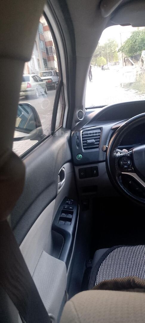 Sahibinden Honda Civic 1.6i VTEC Eco Elegance 2015 Model 182.183 km Beyaz 3