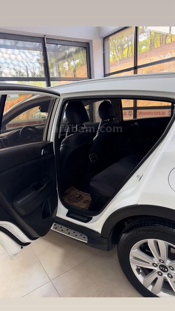 Sahibinden Kia Sportage 1.6 GDI Premium 2017 Model 115.000 km Beyaz 3