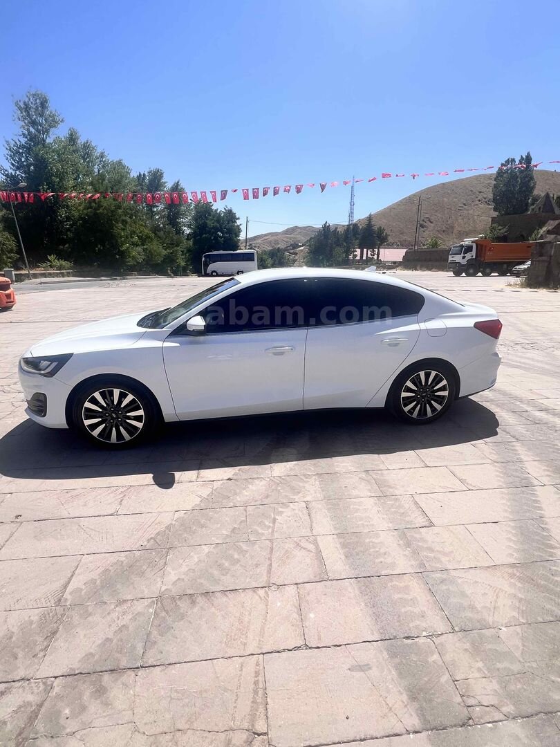 Sahibinden Ford Focus 1.5 TDCi Titanium X 2024 Model Bitlis 48.000 km Beyaz 2
