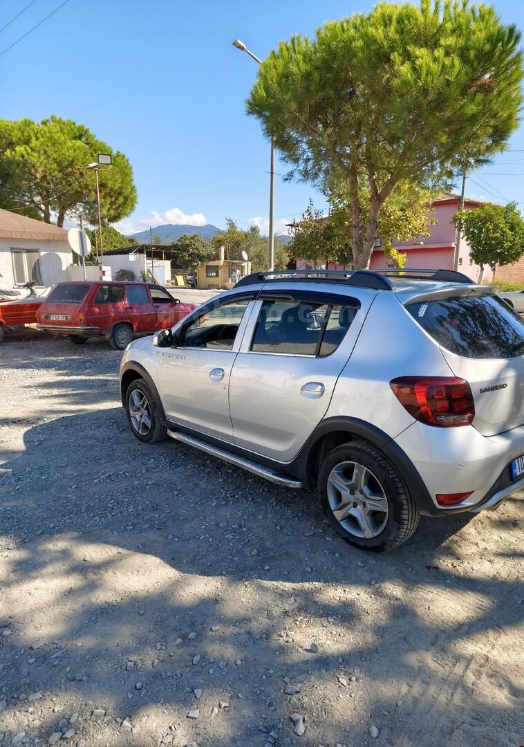 Sahibinden Dacia Sandero 1.5 dCi Stepway 2017 Model Balıkesir 130.400 km Gri (Gümüş) 4