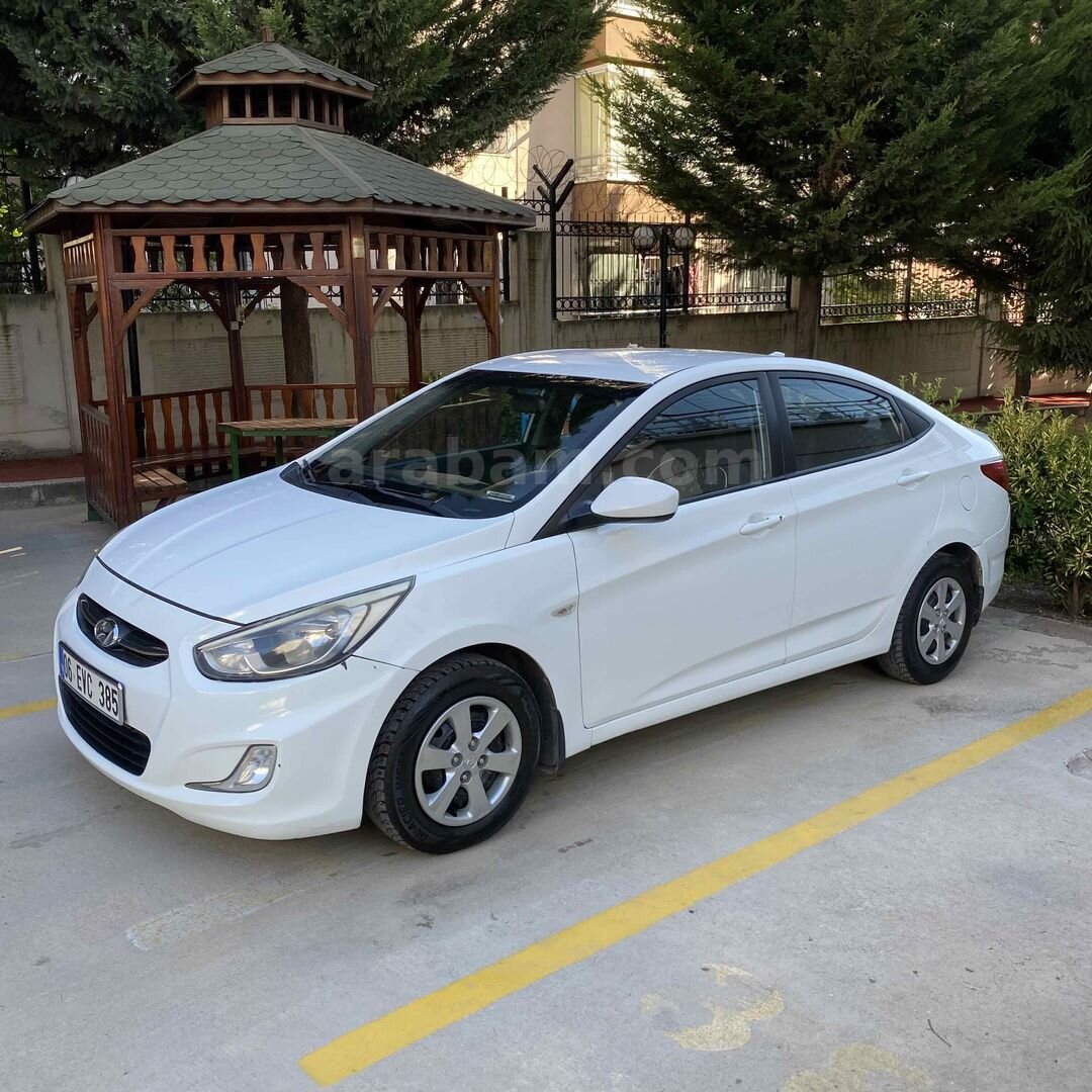 Sahibinden Hyundai Accent Blue 1.6 CRDI Mode 2015 Model 243.500 km Beyaz 3