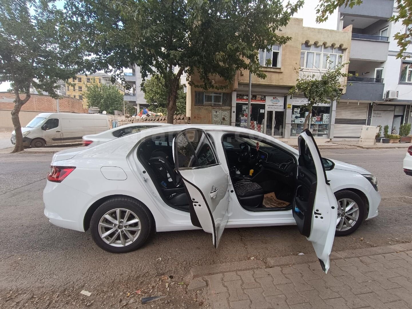 Sahibinden Renault Megane 1.5 Blue DCI Touch 2020 Model Şanlıurfa 158.000 km Beyaz 7
