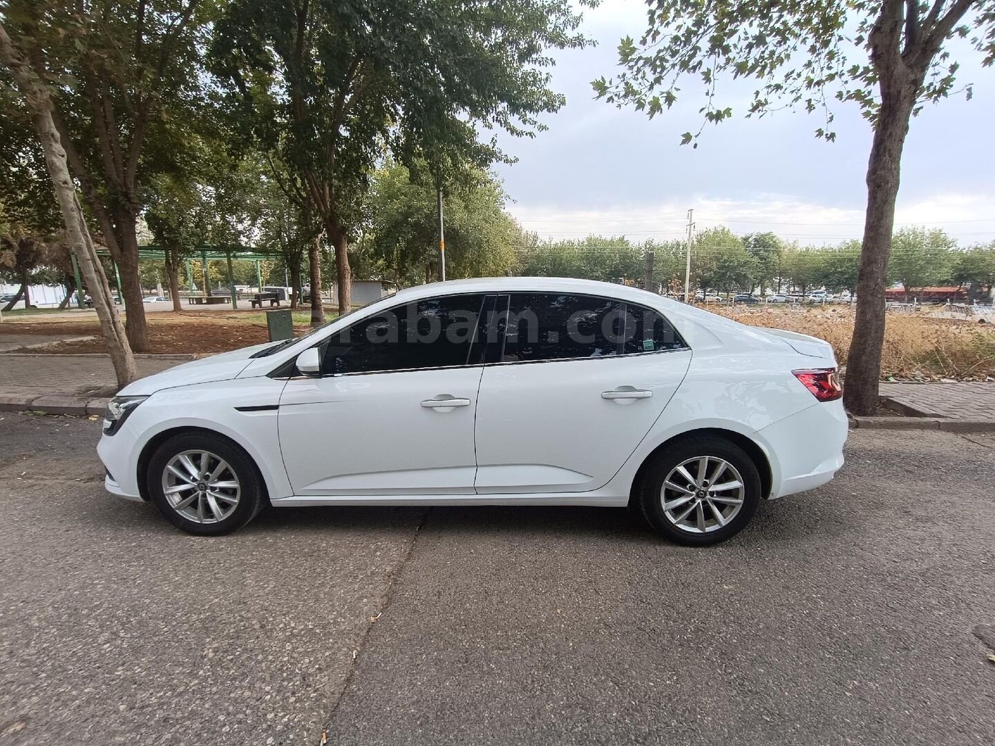 Sahibinden Renault Megane 1.5 Blue DCI Touch 2020 Model Şanlıurfa 158.000 km Beyaz 3