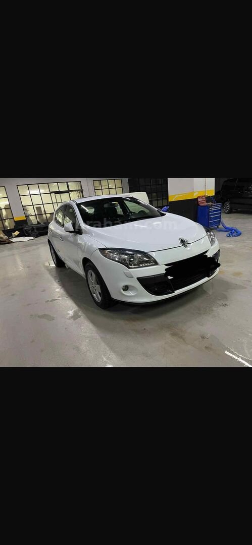 Sahibinden Renault Megane 1.5 dCi Dynamique 2011 Model İstanbul 229.000 km Beyaz 4