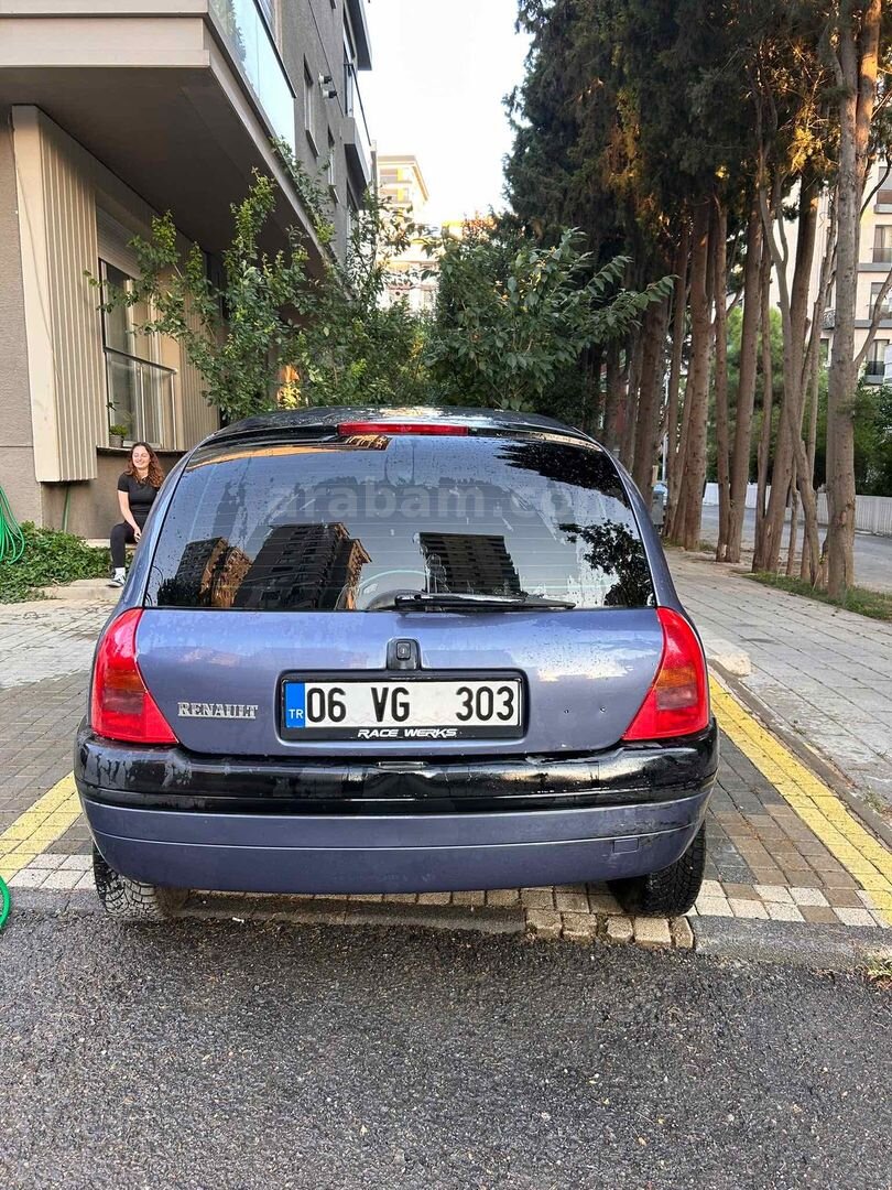 Sahibinden Renault Clio 1.6 RTE 2000 Model İstanbul 221.000 km Mavi 4