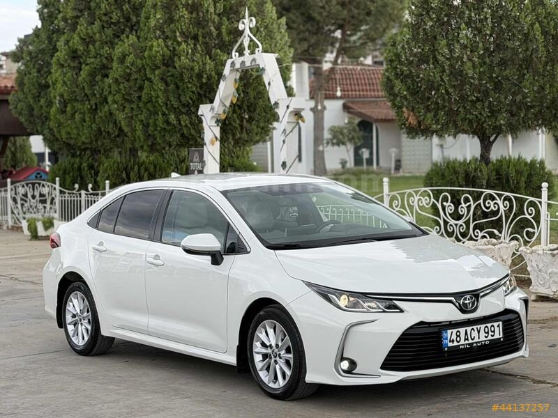 2019 COROLLA EMSALSİZ SIFIR GİBİ 1.6 FLAME 24.000 KM HATASIZ
